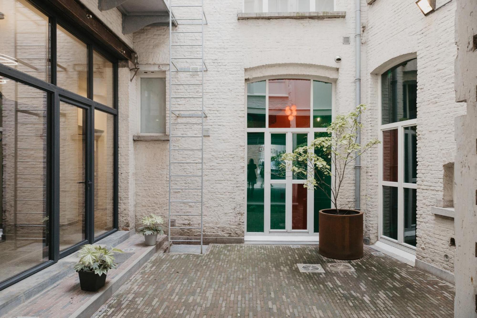 Blue Bird Residence Antwerpen Buitenkant foto